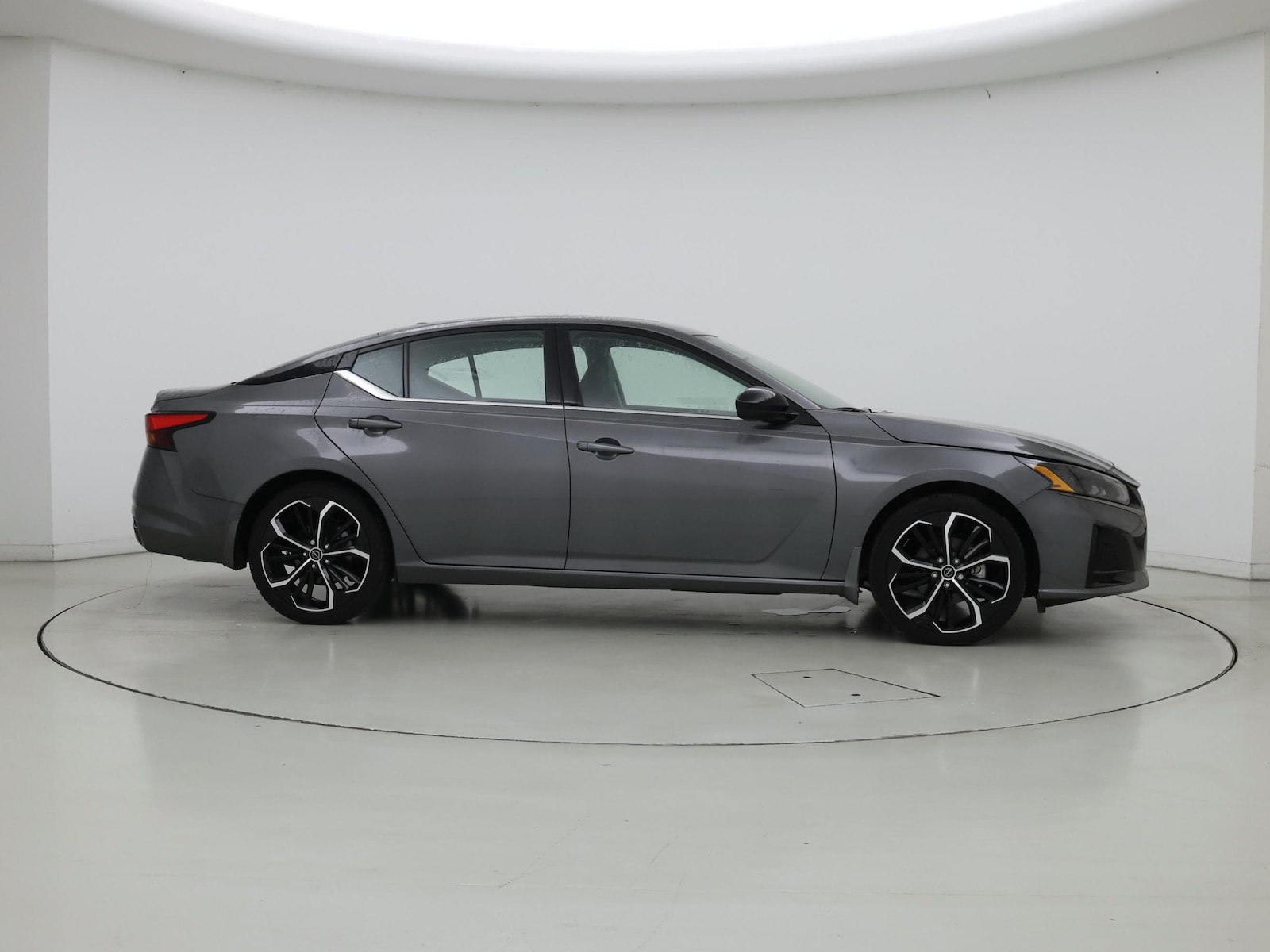 2025 Nissan Altima SR - Photo 8