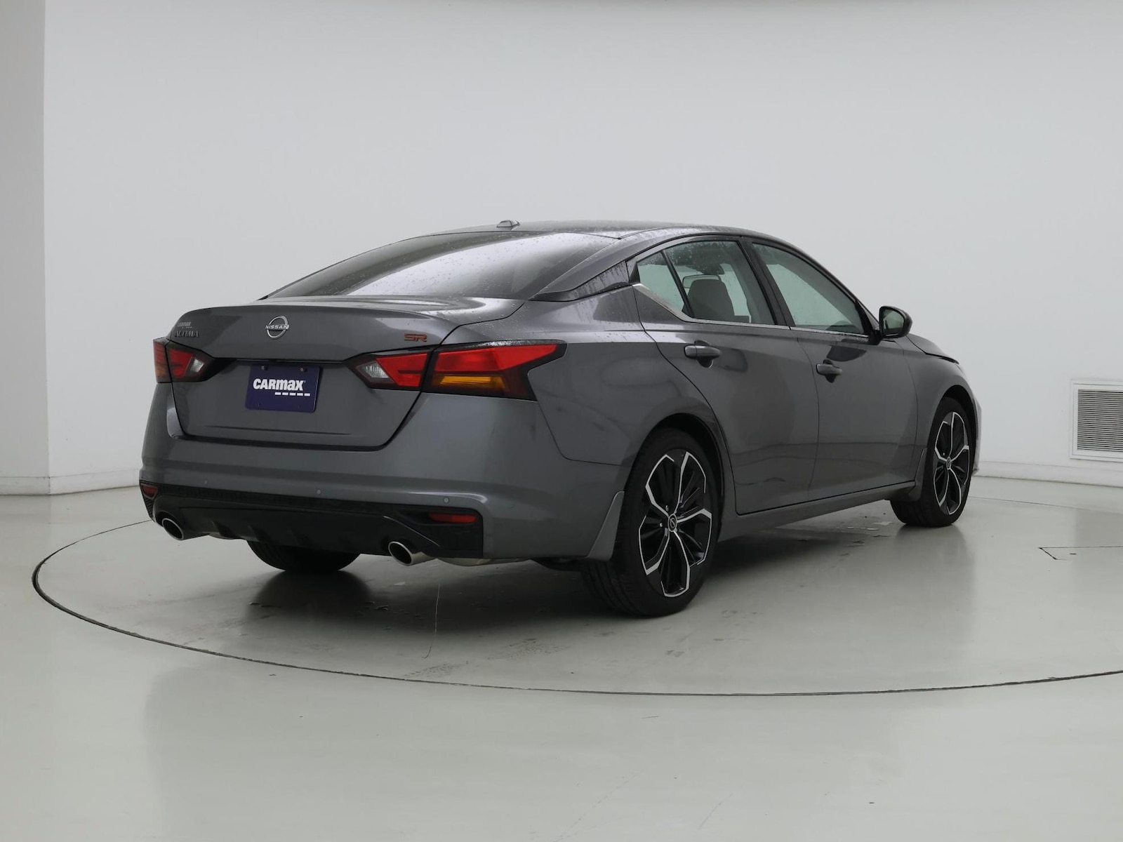 2025 Nissan Altima SR - Photo 9