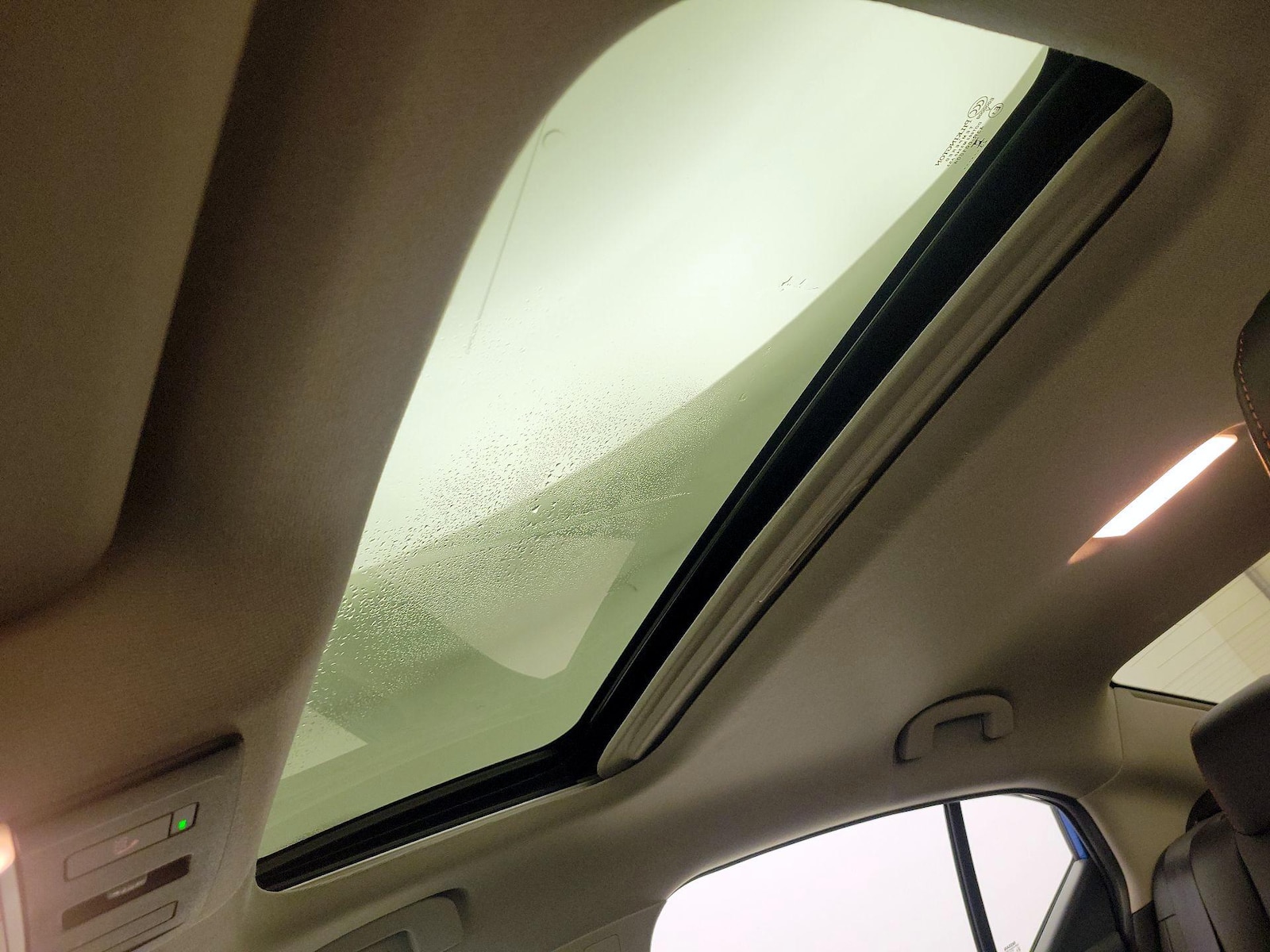 Sunroof(s) & Overhead Airbags