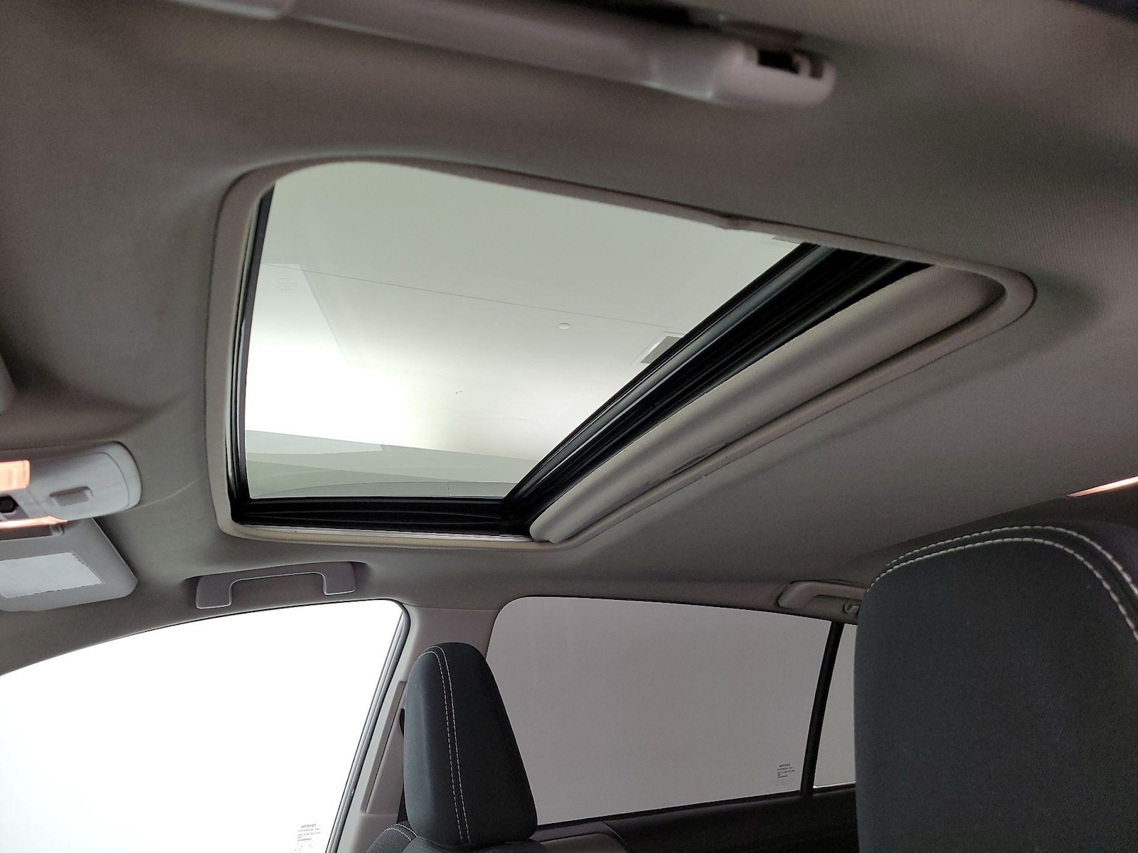 Sunroof(s) & Overhead Airbags