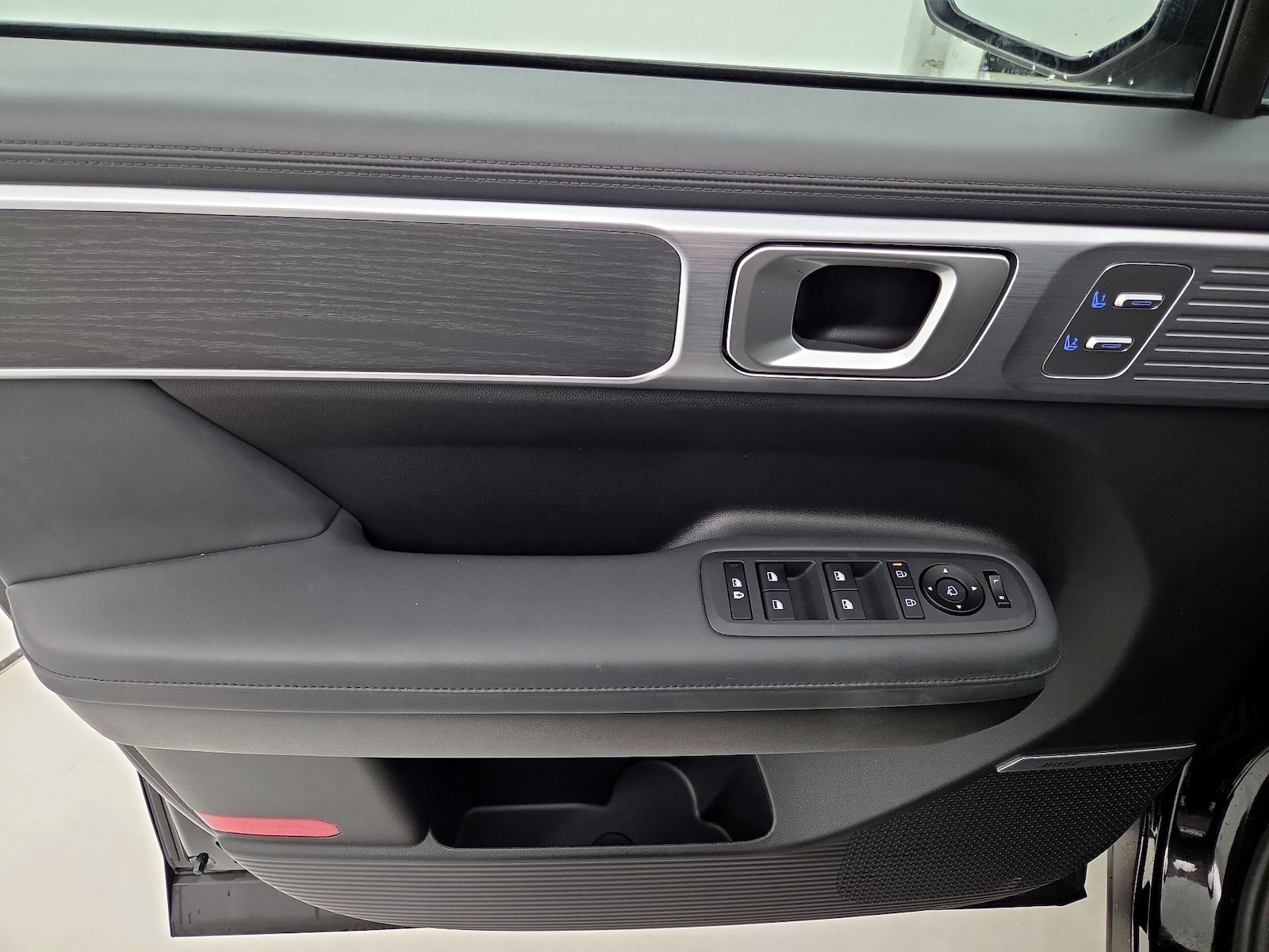 2025 Hyundai Santa Fe Limited - Photo 13