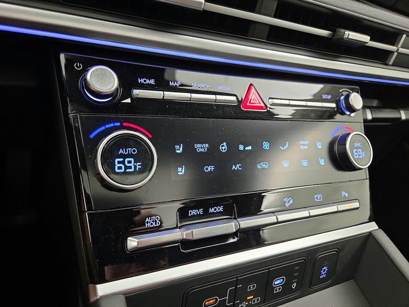 2025 Hyundai Santa Fe Limited - Photo 18