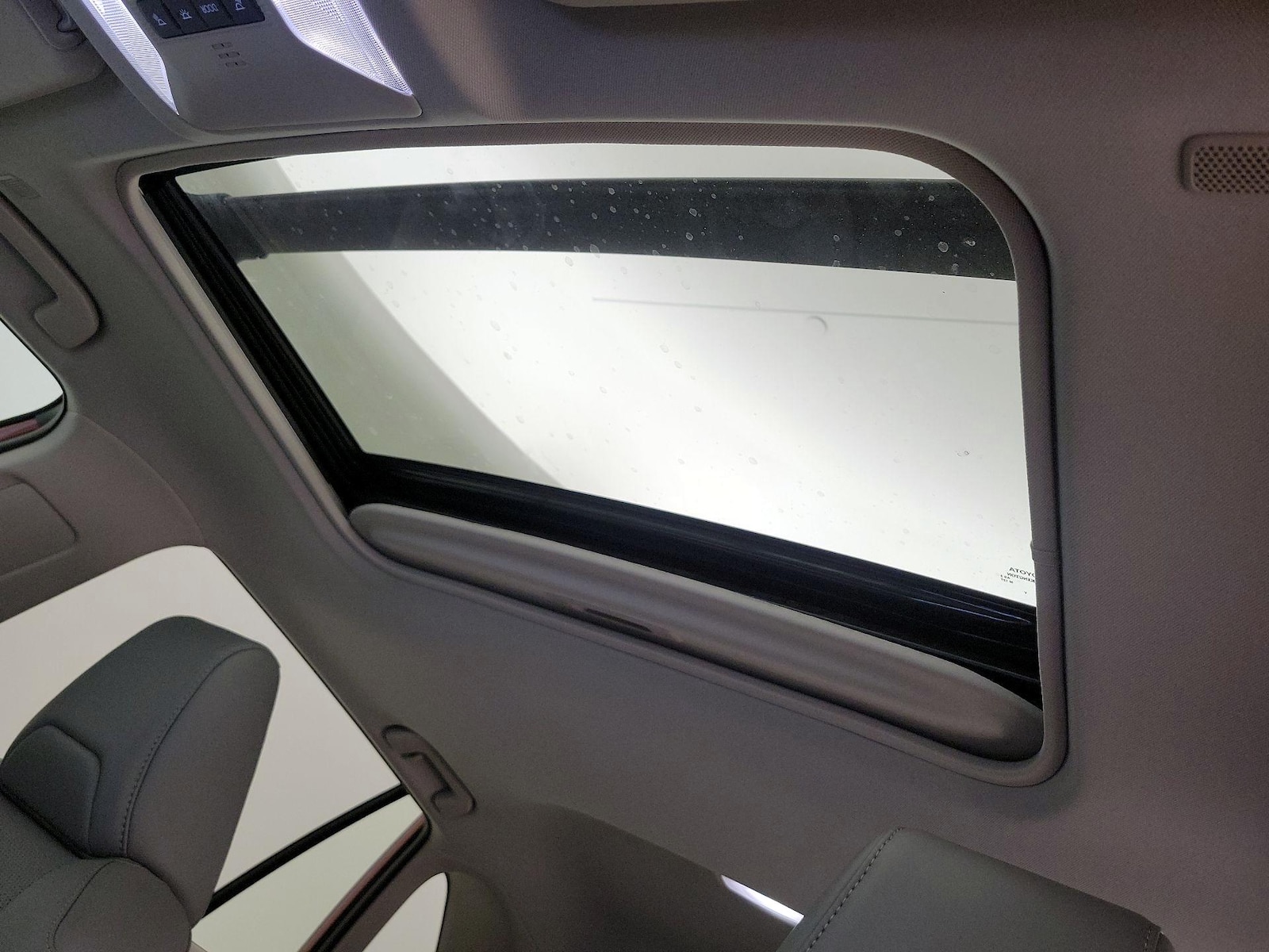 Sunroof(s) & Overhead Airbags
