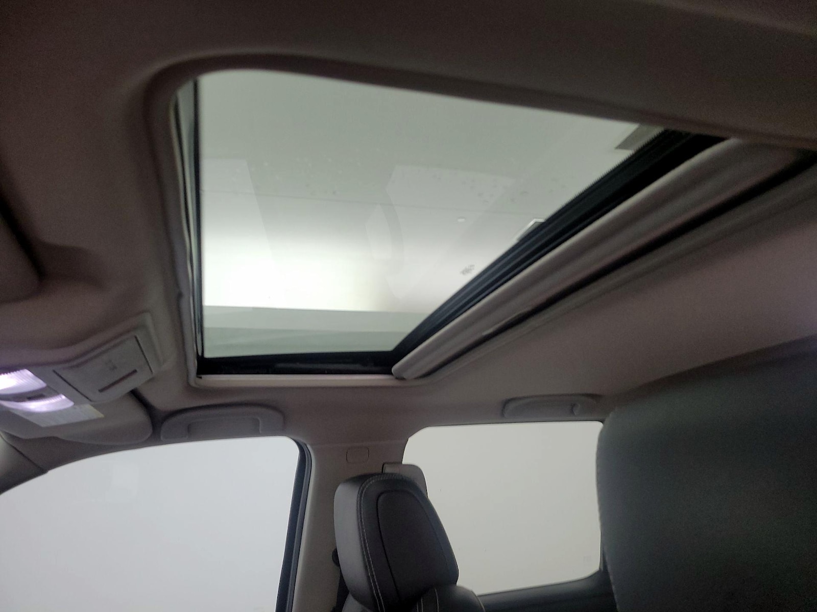 Sunroof(s) & Overhead Airbags
