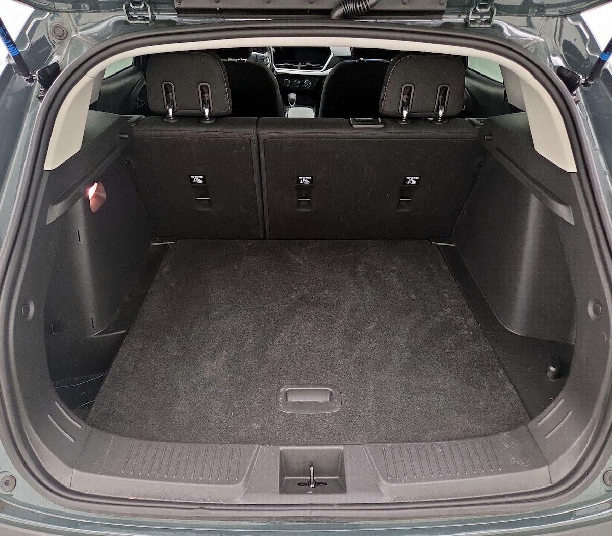 Trunk/Cargo (Seats Up)