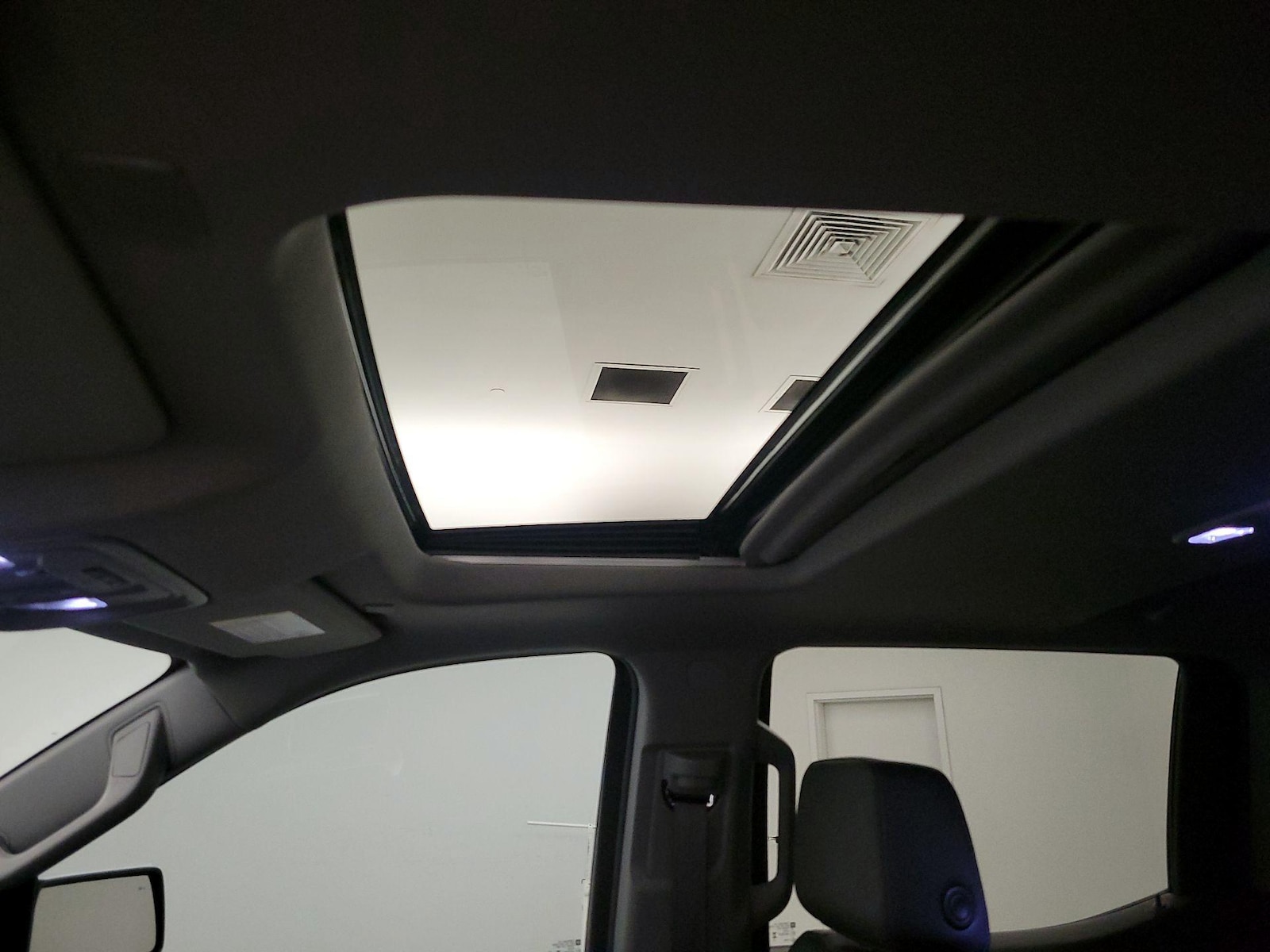 Sunroof(s) & Overhead Airbags