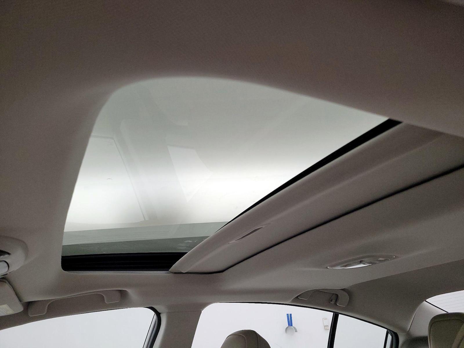 Sunroof(s) & Overhead Airbags