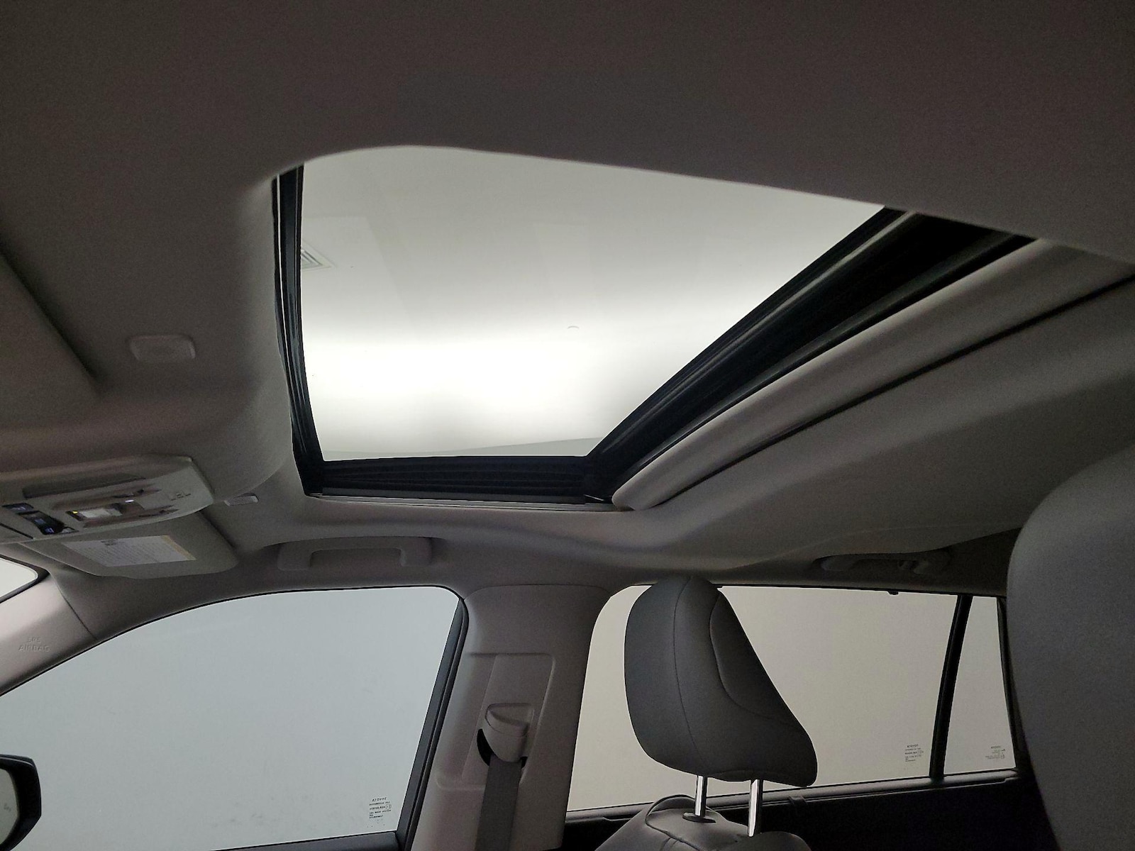 Sunroof(s) & Overhead Airbags