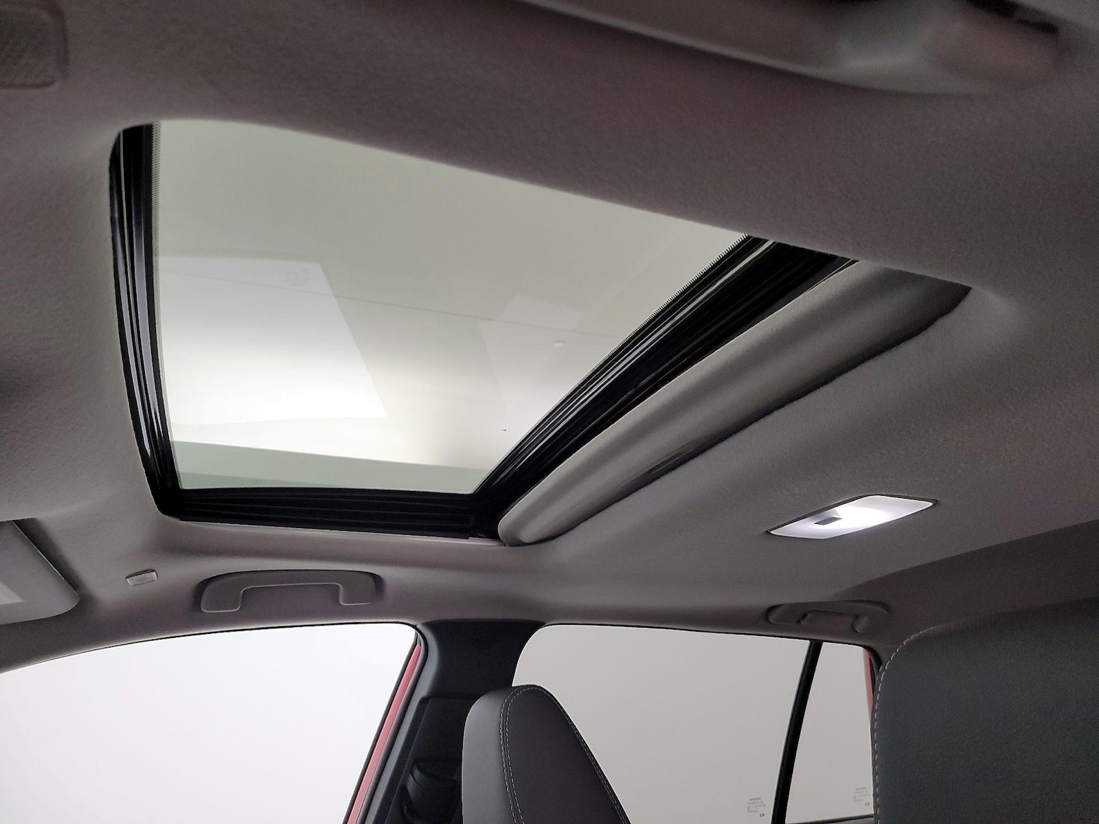 Sunroof(s) & Overhead Airbags