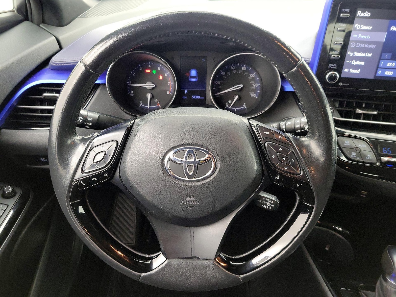 2021 Toyota C-HR XLE - Photo 11