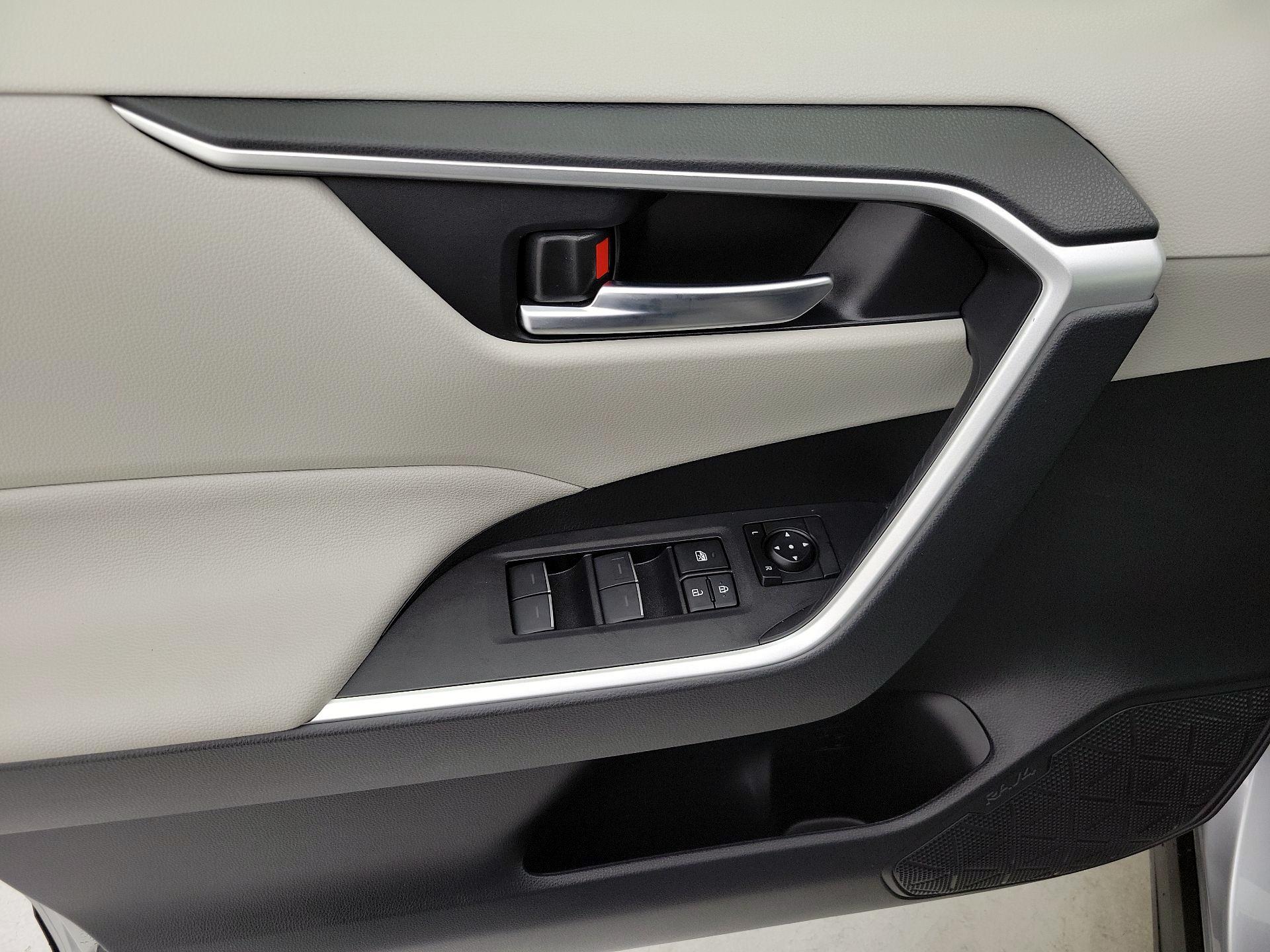 Thumbnail: 2025 Toyota RAV4 - 12