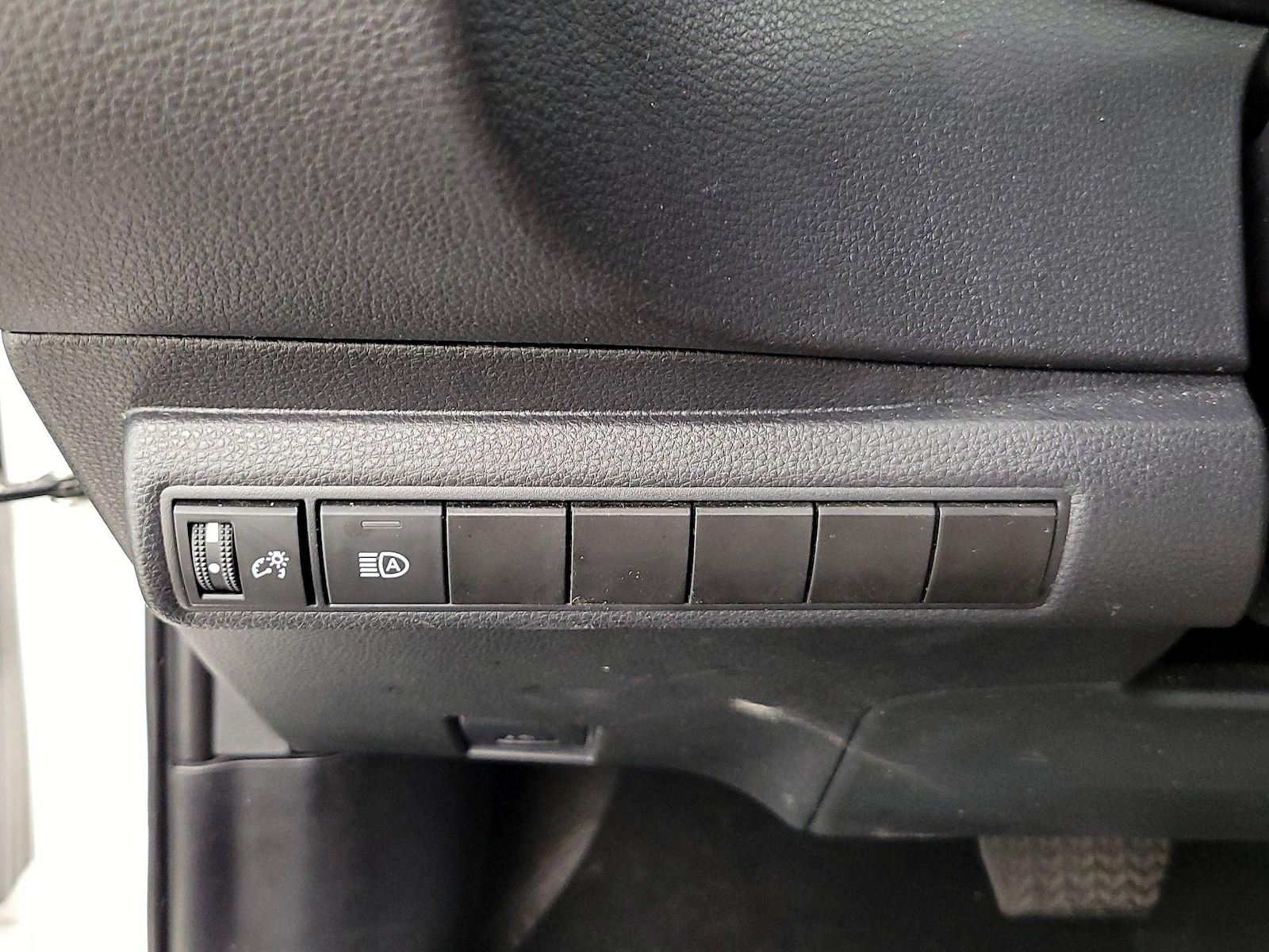 2025 Toyota Corolla LE - Photo 14