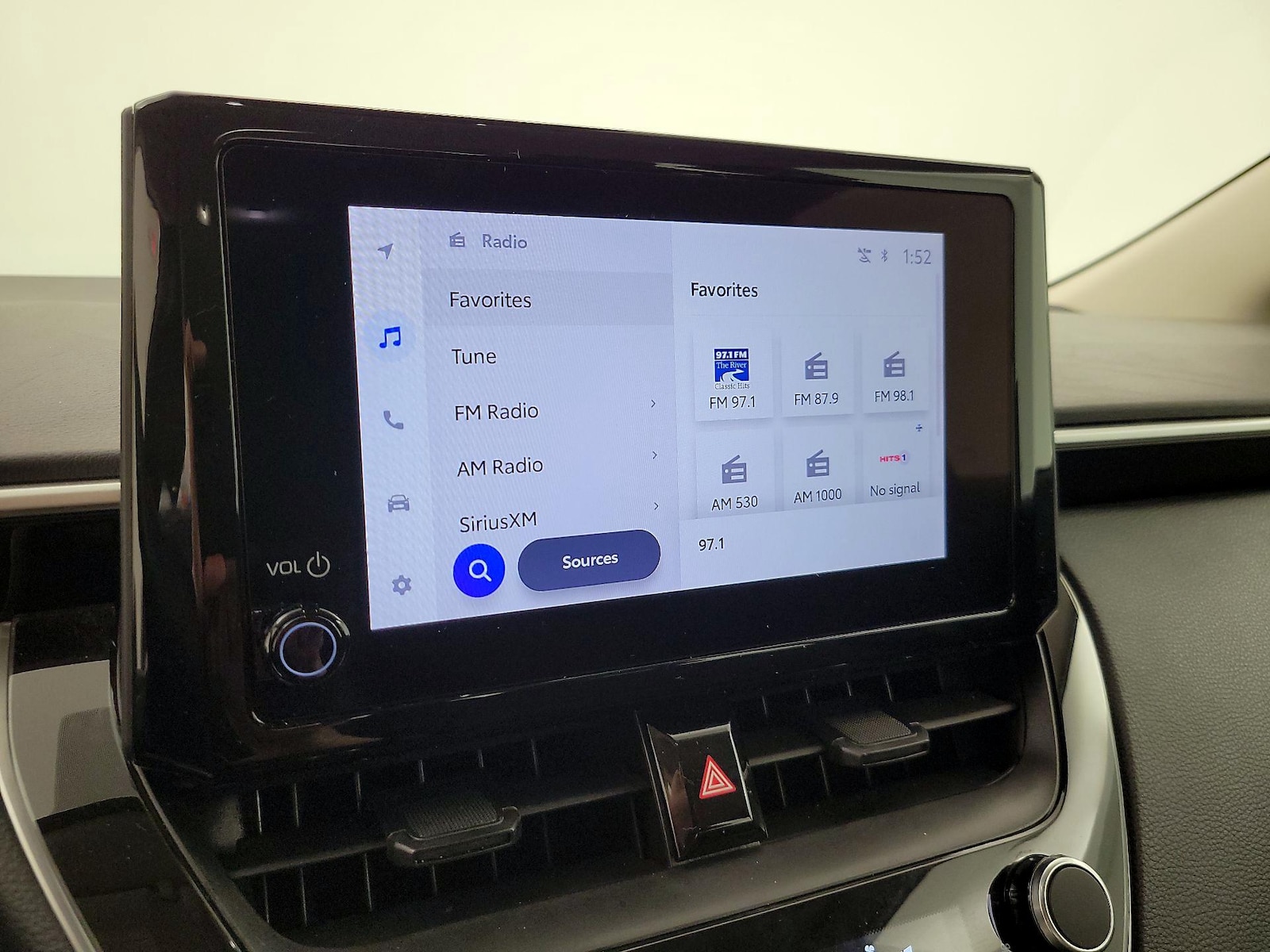 2025 Toyota Corolla LE - Photo 17