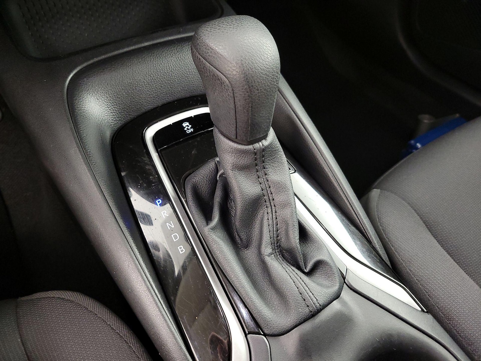 2025 Toyota Corolla LE - Photo 19