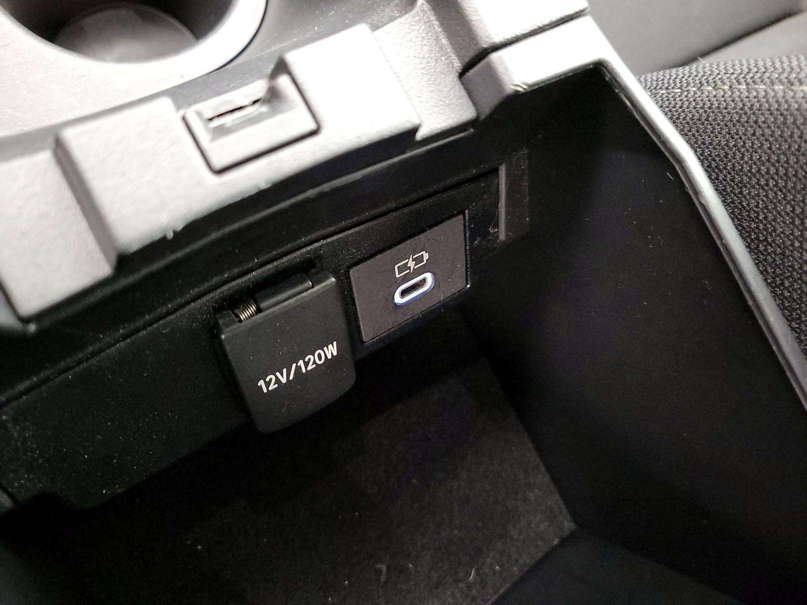 2025 Toyota Corolla LE - Photo 20