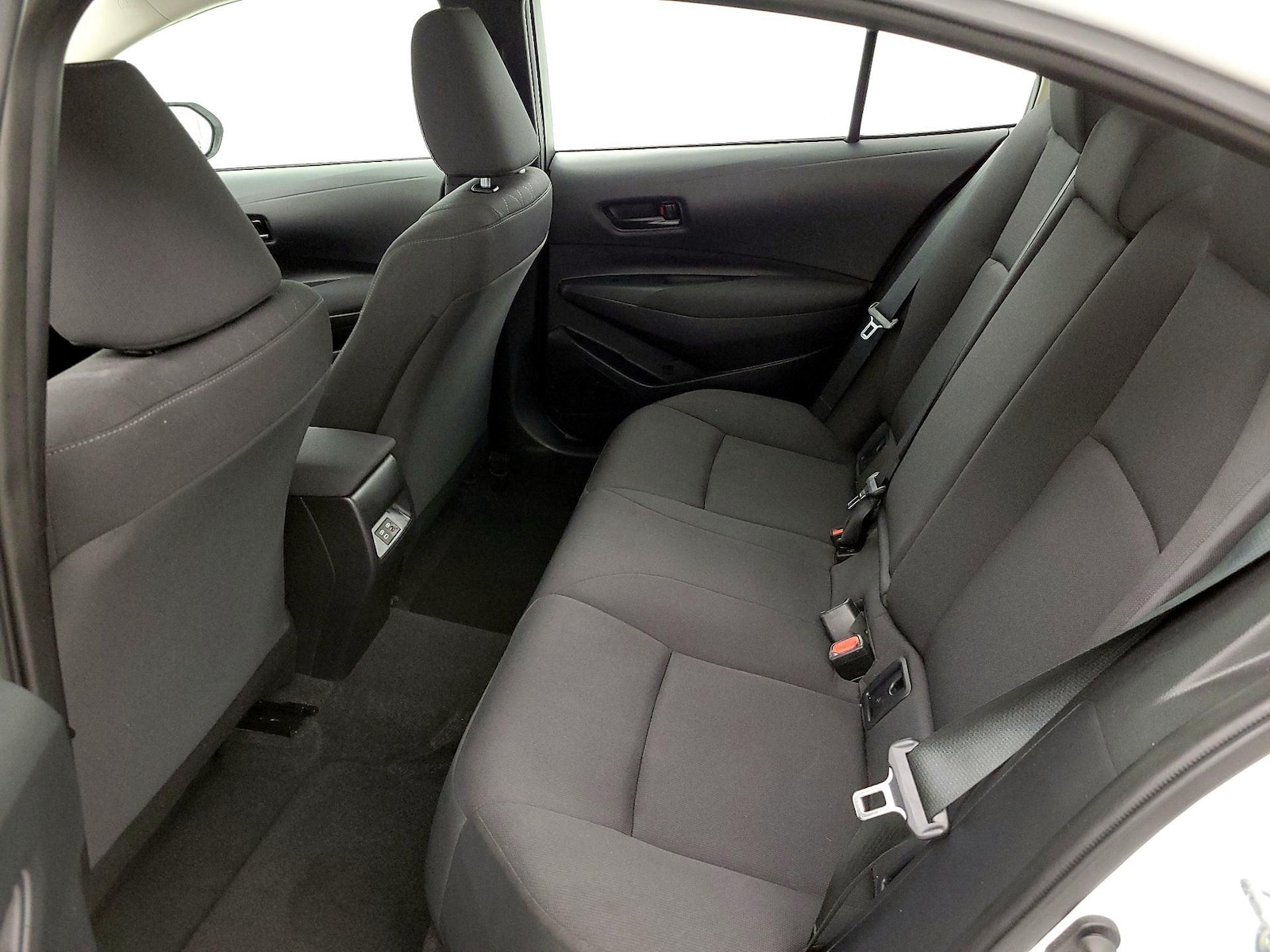 2025 Toyota Corolla LE - Photo 21
