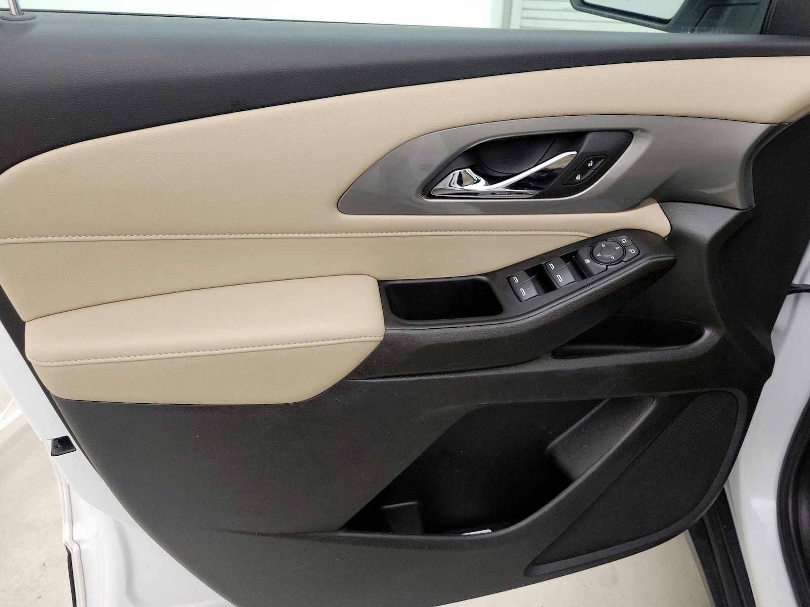 2023 Chevrolet Traverse LS - Photo 13
