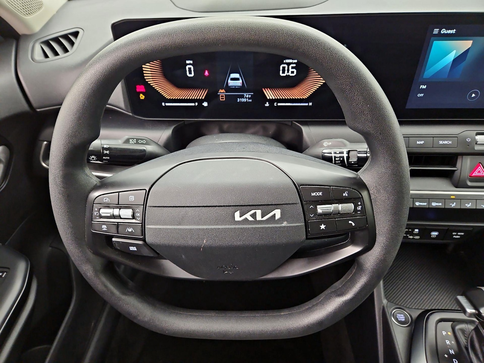 2025 Kia K4 LXS - Photo 11