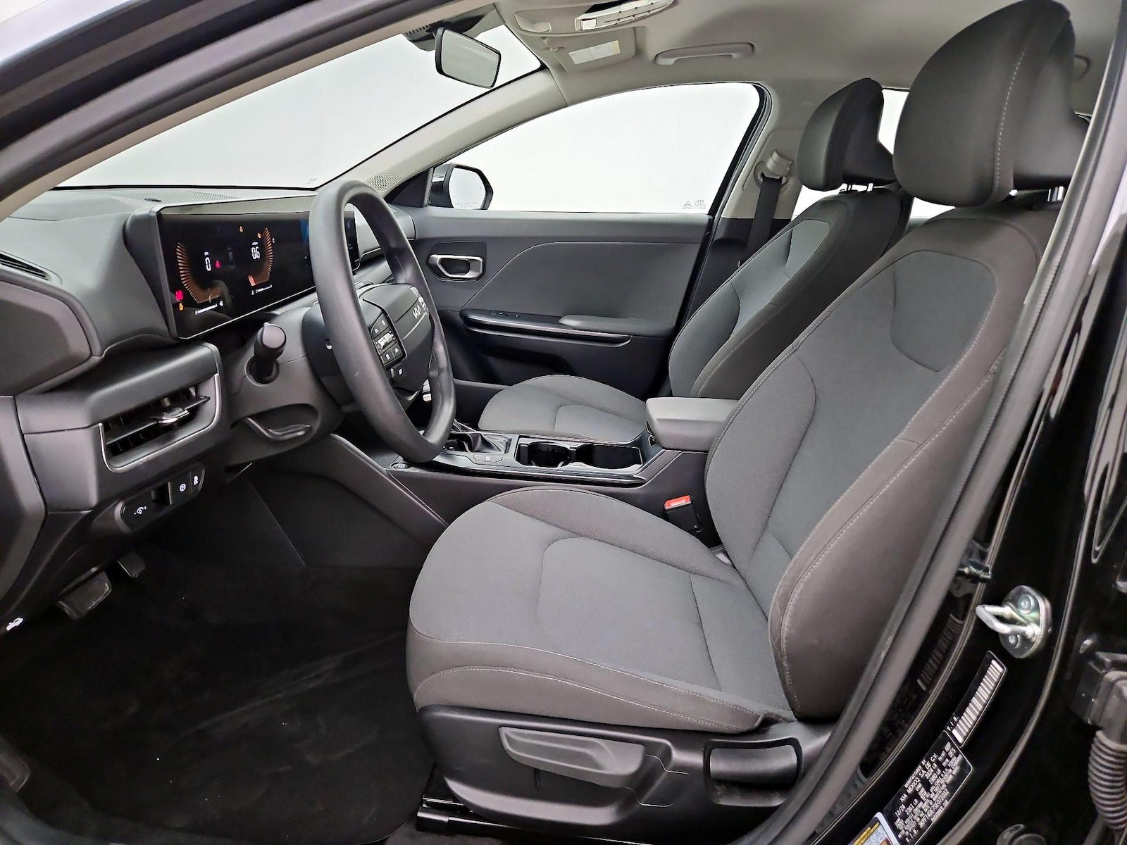 2025 Kia K4 LXS - Photo 12