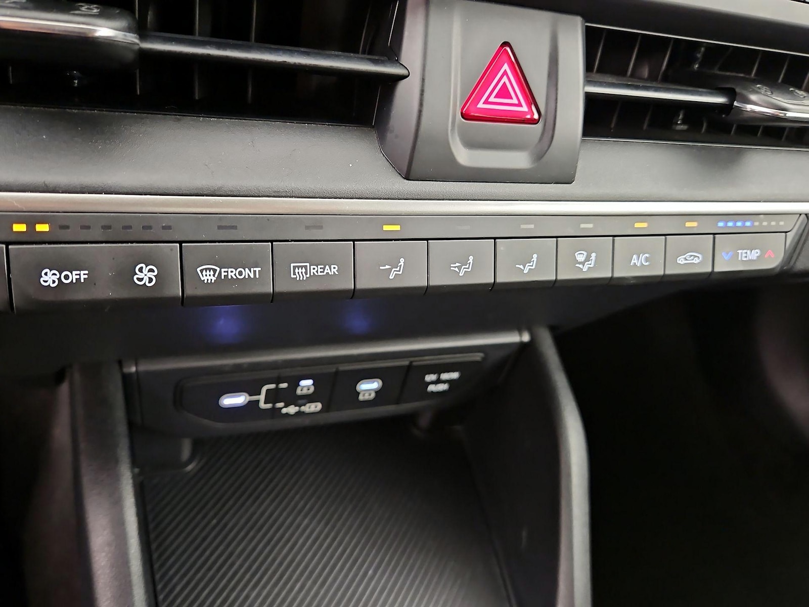 2025 Kia K4 LXS - Photo 17