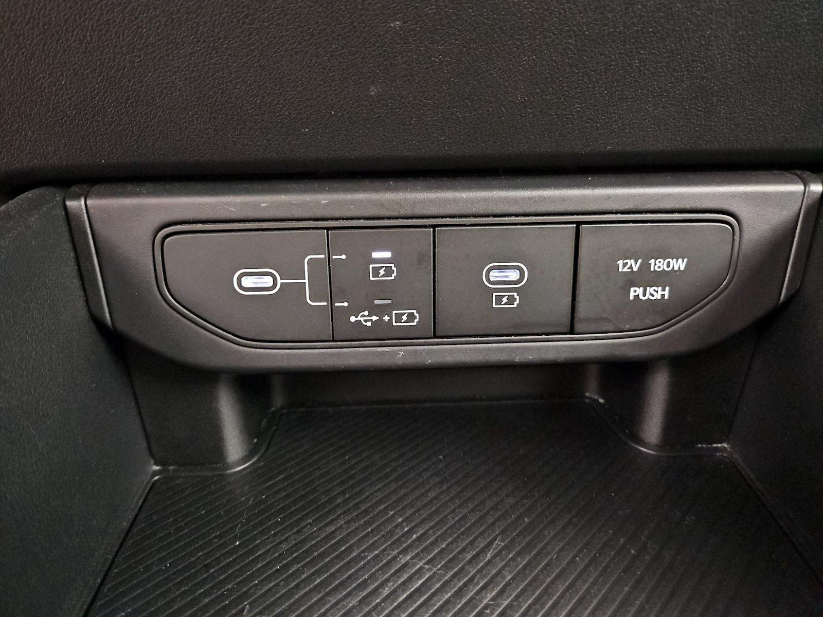 2025 Kia K4 LXS - Photo 19