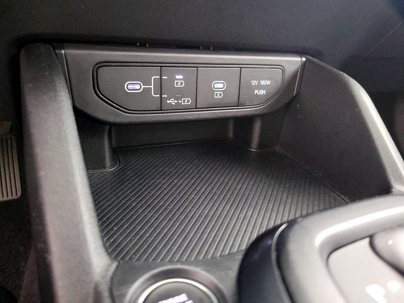 2025 Kia K4 LXS - Photo 19