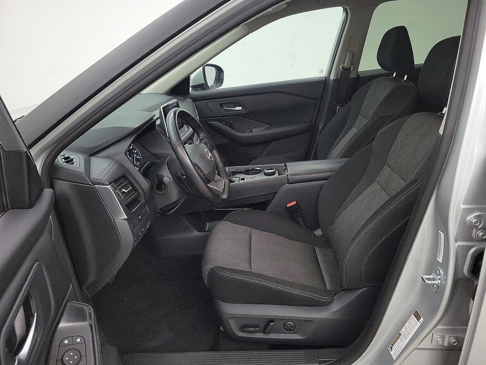 2025 Nissan Rogue SV - Photo 12