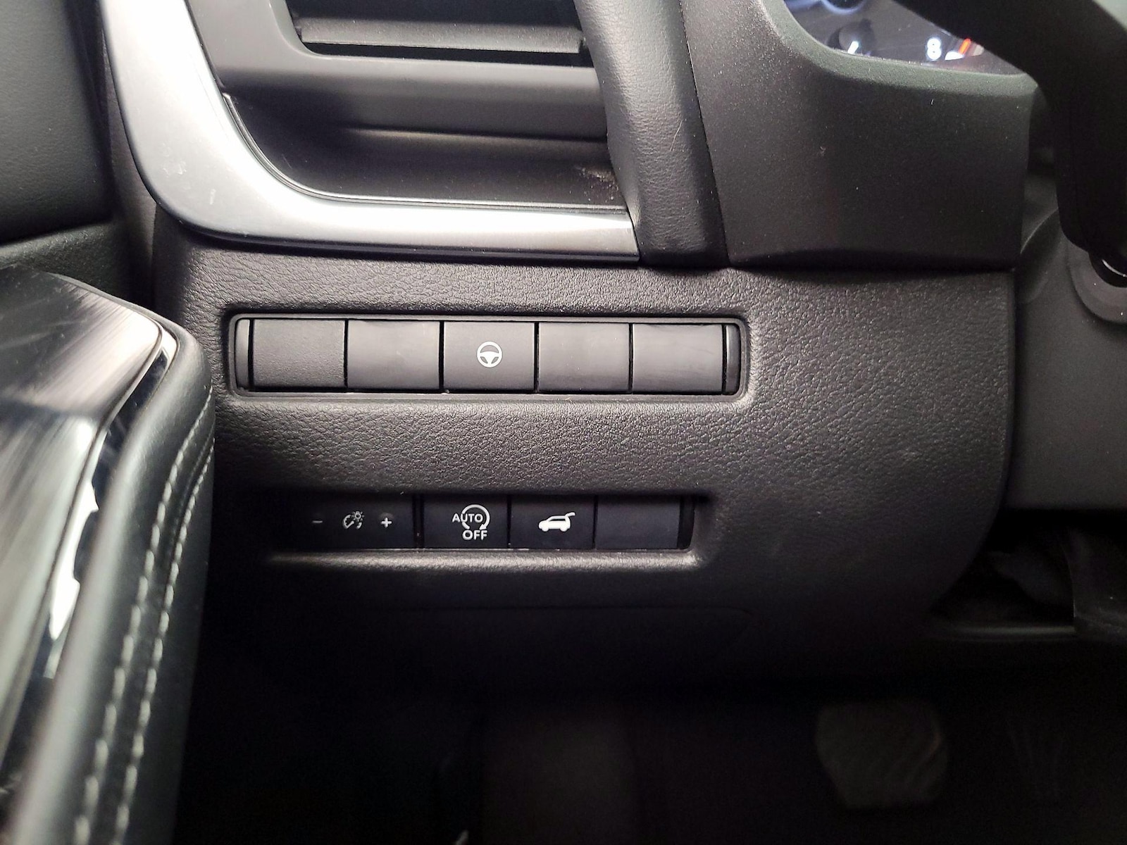 2025 Nissan Rogue SV - Photo 14