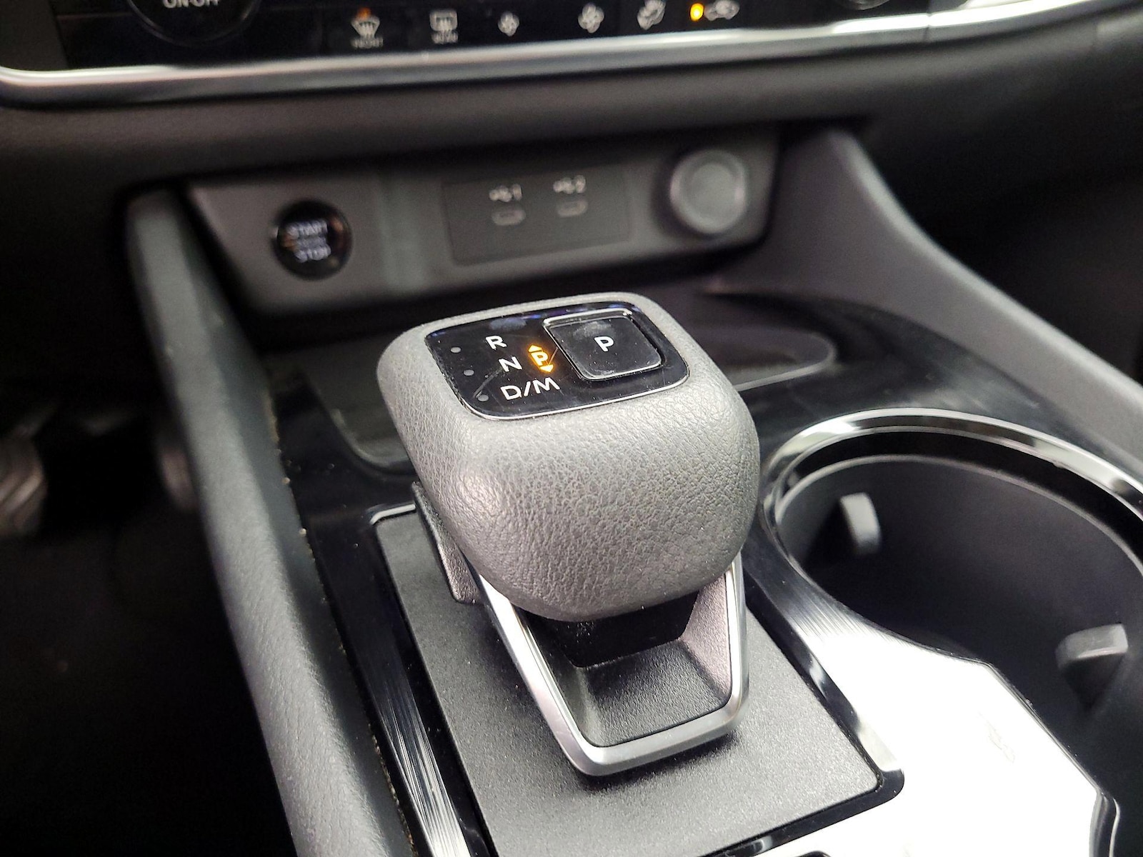 2025 Nissan Rogue SV - Photo 18