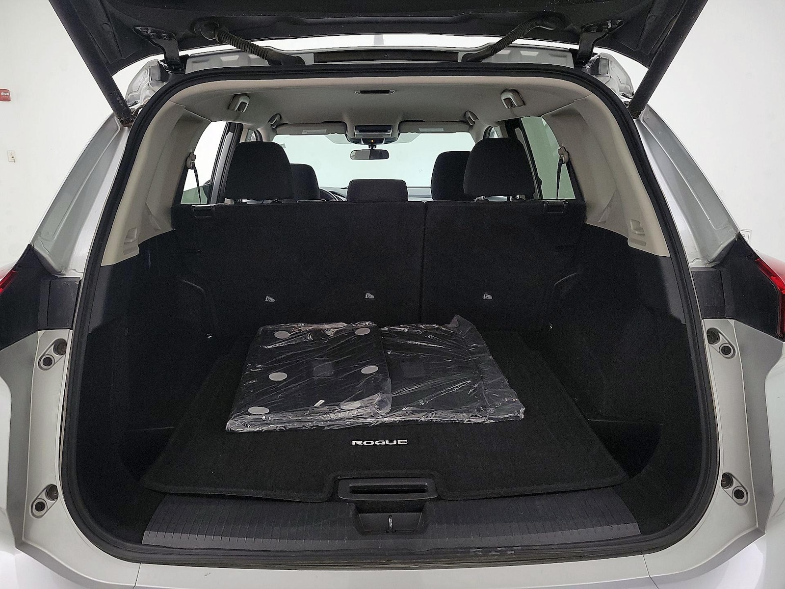 2025 Nissan Rogue SV - Photo 21