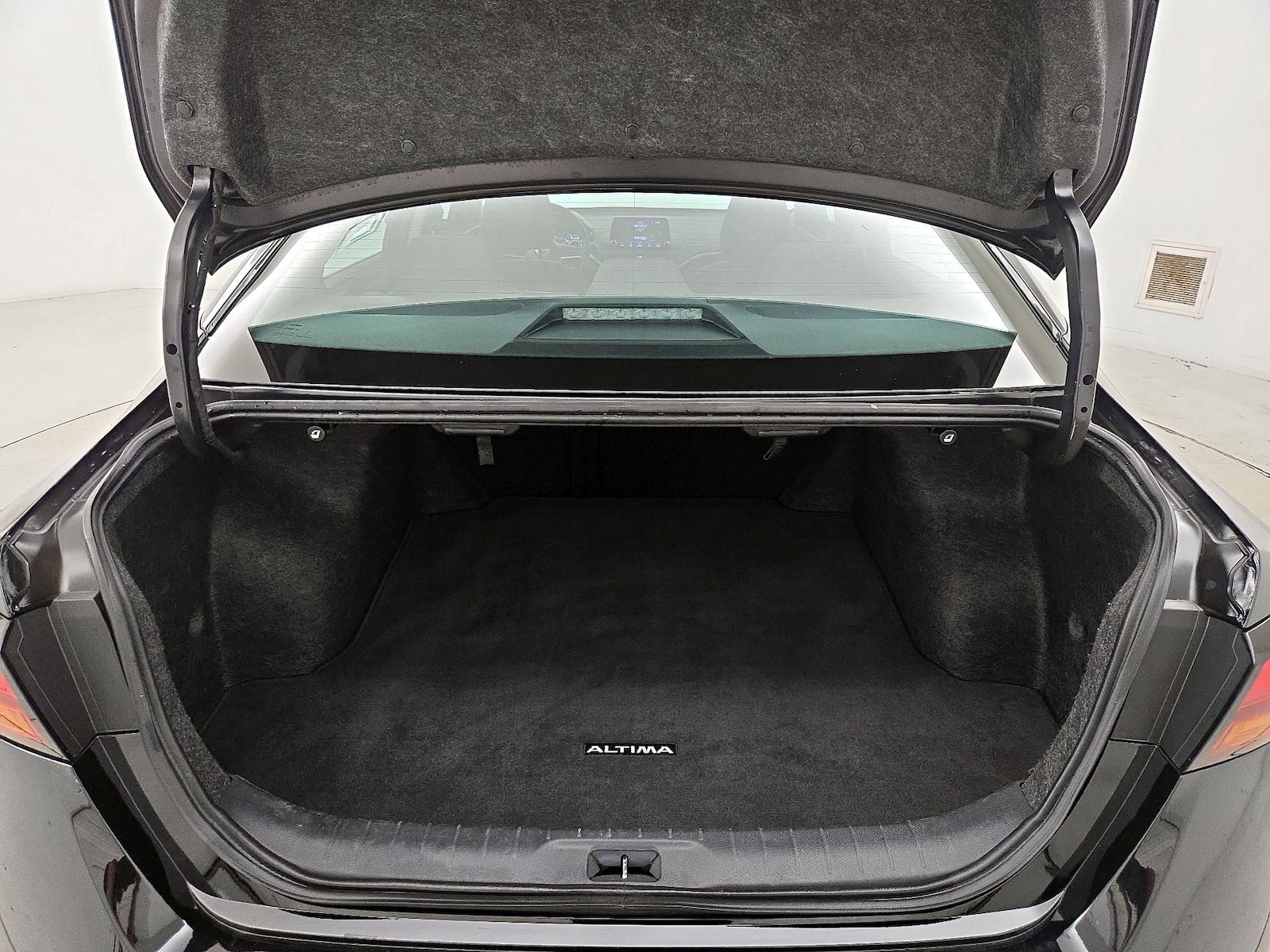 2025 Nissan Altima SV - Photo 12