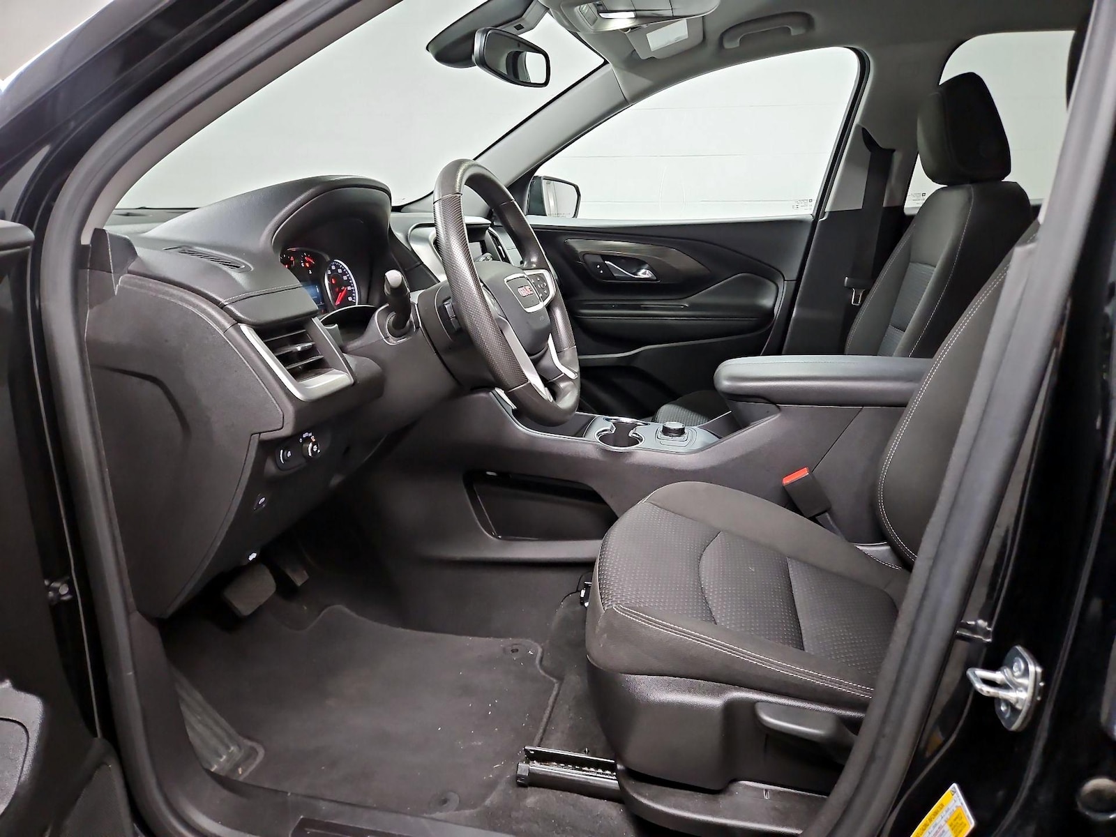 2024 GMC Terrain SLE - Photo 12