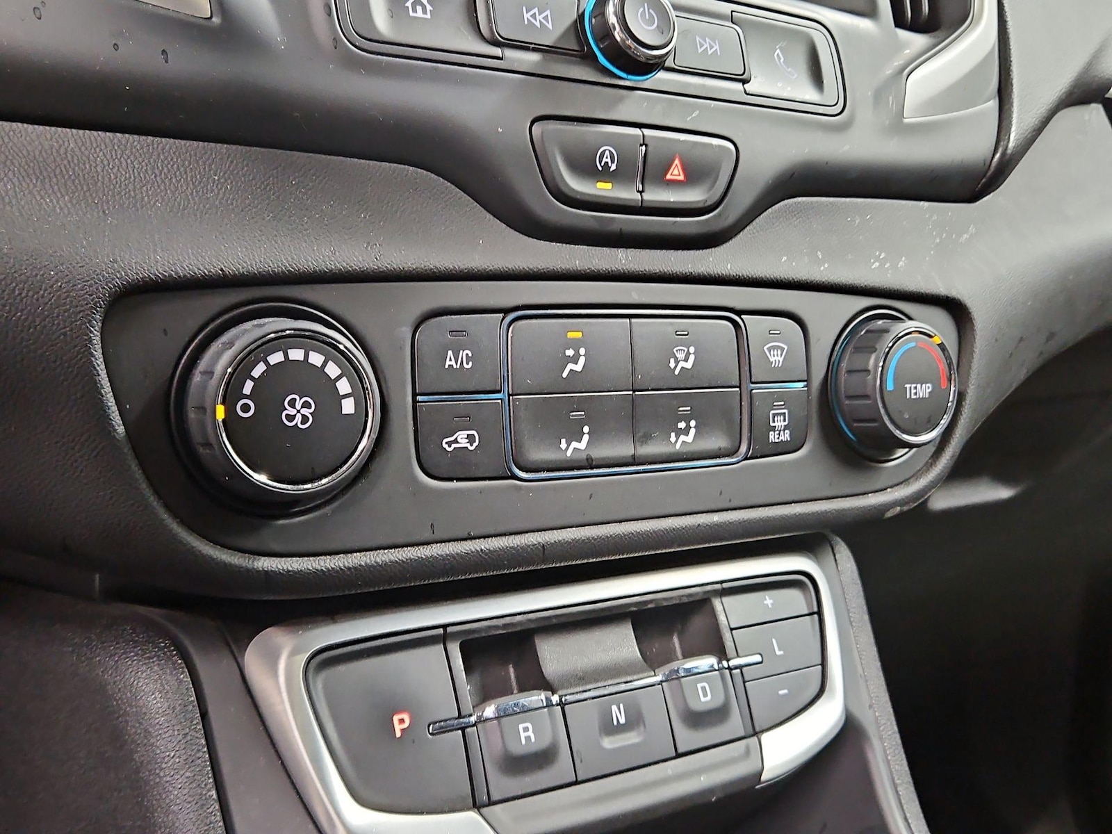 2024 GMC Terrain SLE - Photo 17