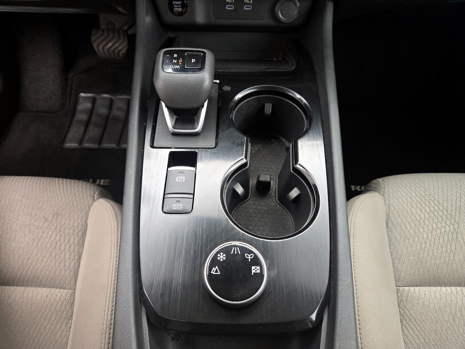 2025 Nissan Rogue SV - Photo 18