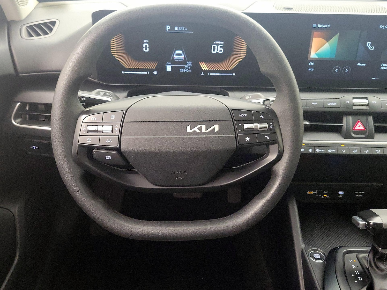2025 Kia K4 LXS - Photo 11