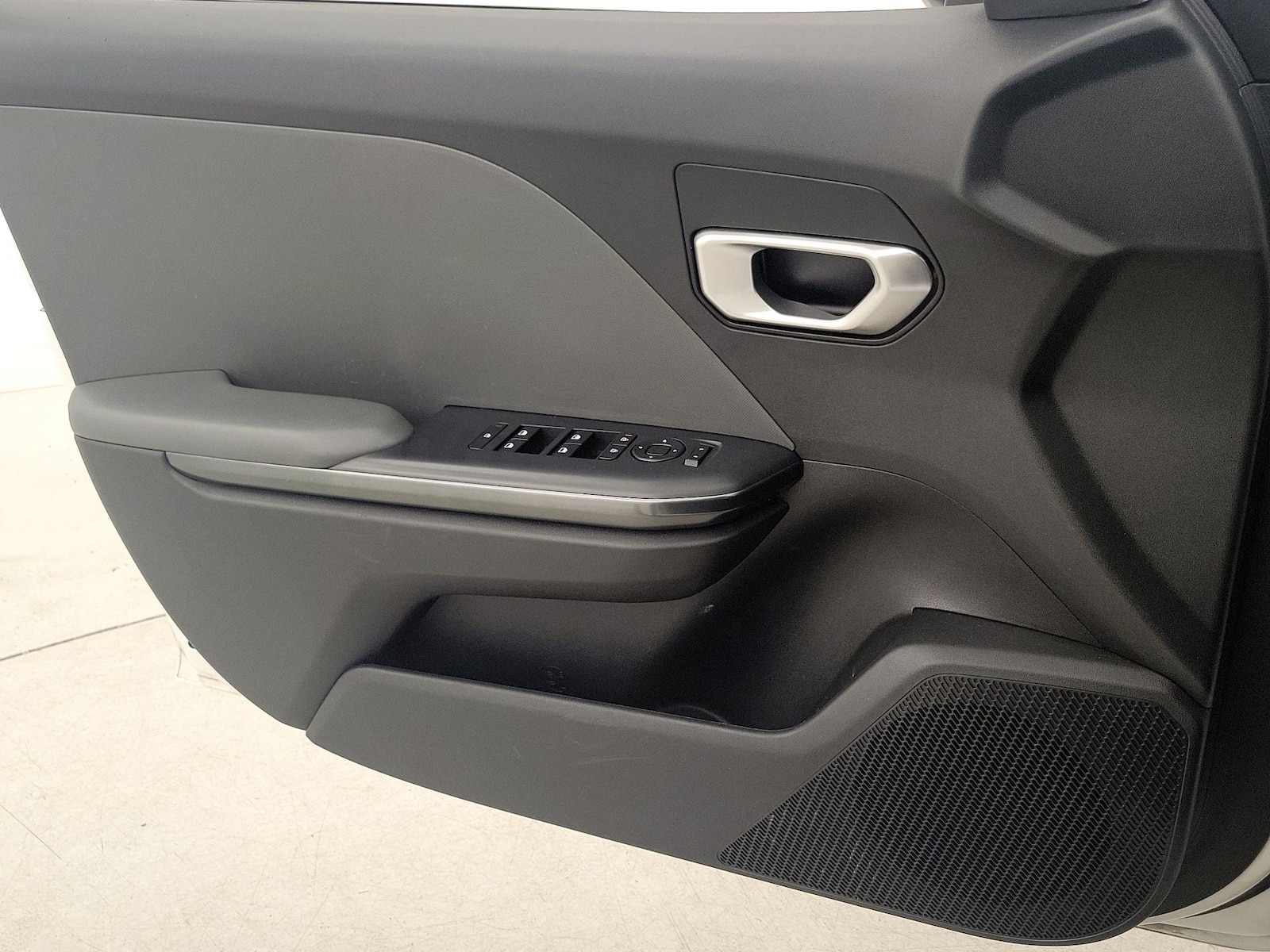 2025 Kia K4 LXS - Photo 13