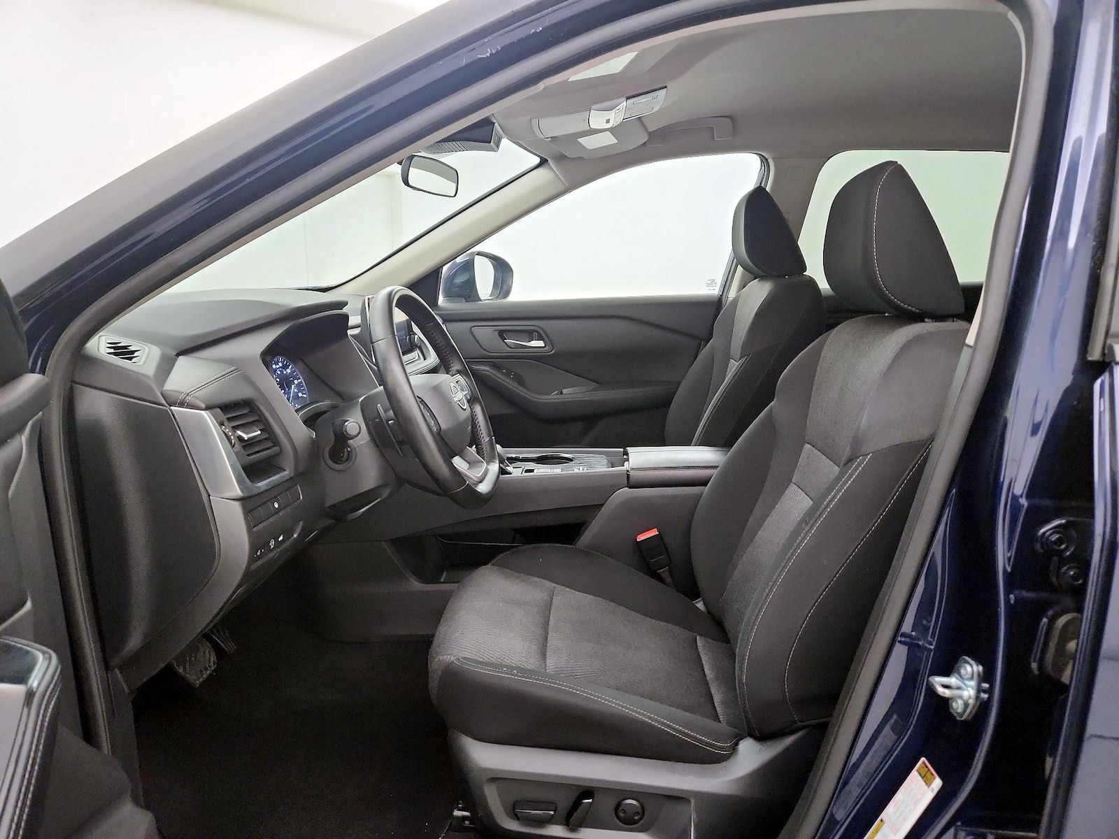 2025 Nissan Rogue SV - Photo 12