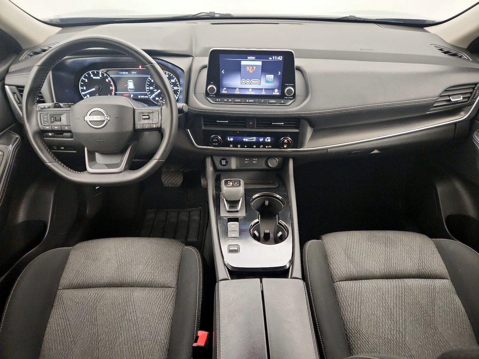 2025 Nissan Rogue SV - Photo 10
