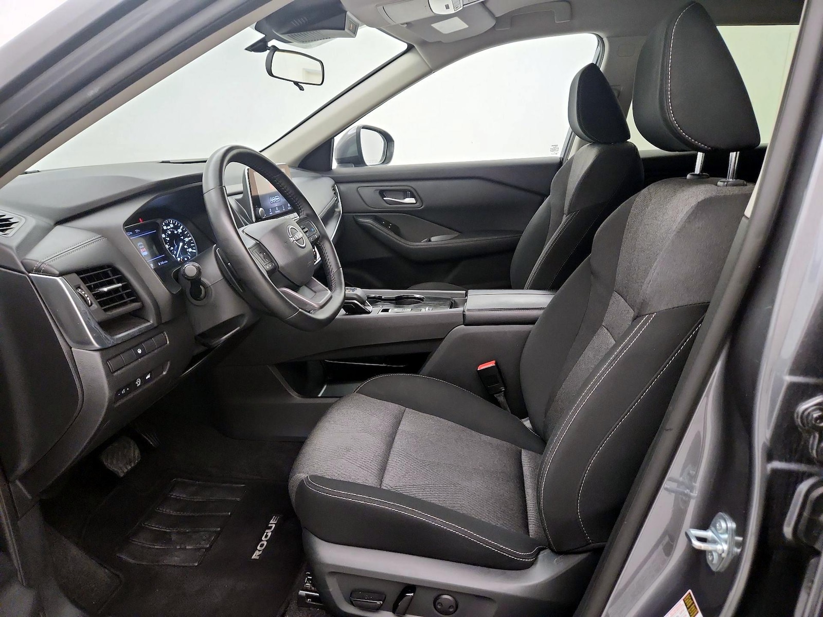 2025 Nissan Rogue SV - Photo 12