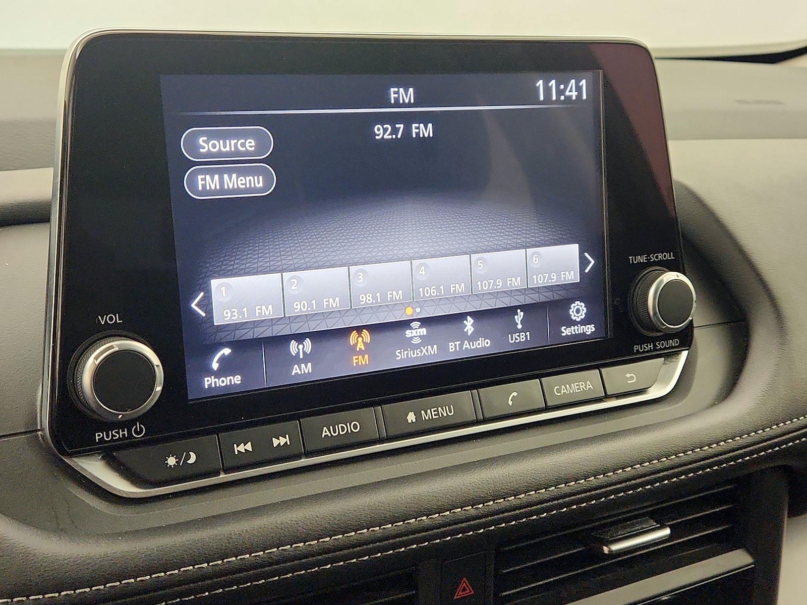 2025 Nissan Rogue SV - Photo 16