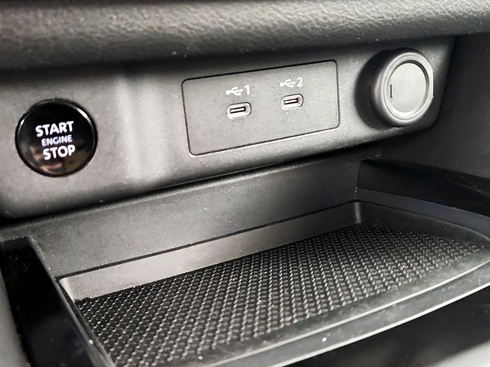 2025 Nissan Rogue SV - Photo 19