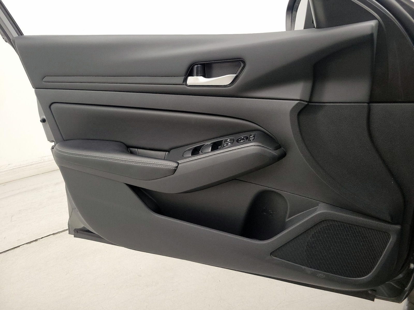 2025 Nissan Altima SV - Photo 13