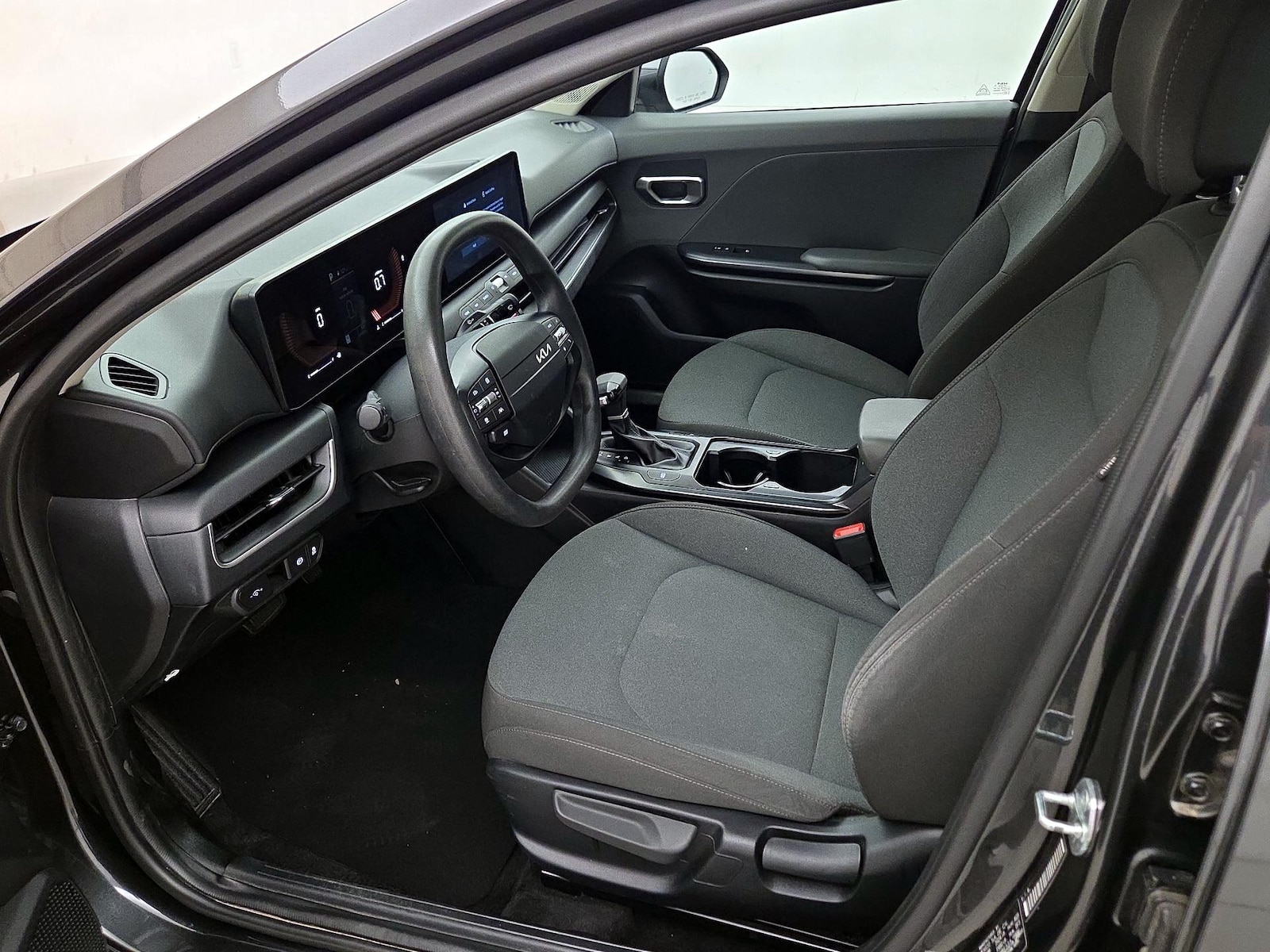 2025 Kia K4 LXS - Photo 12