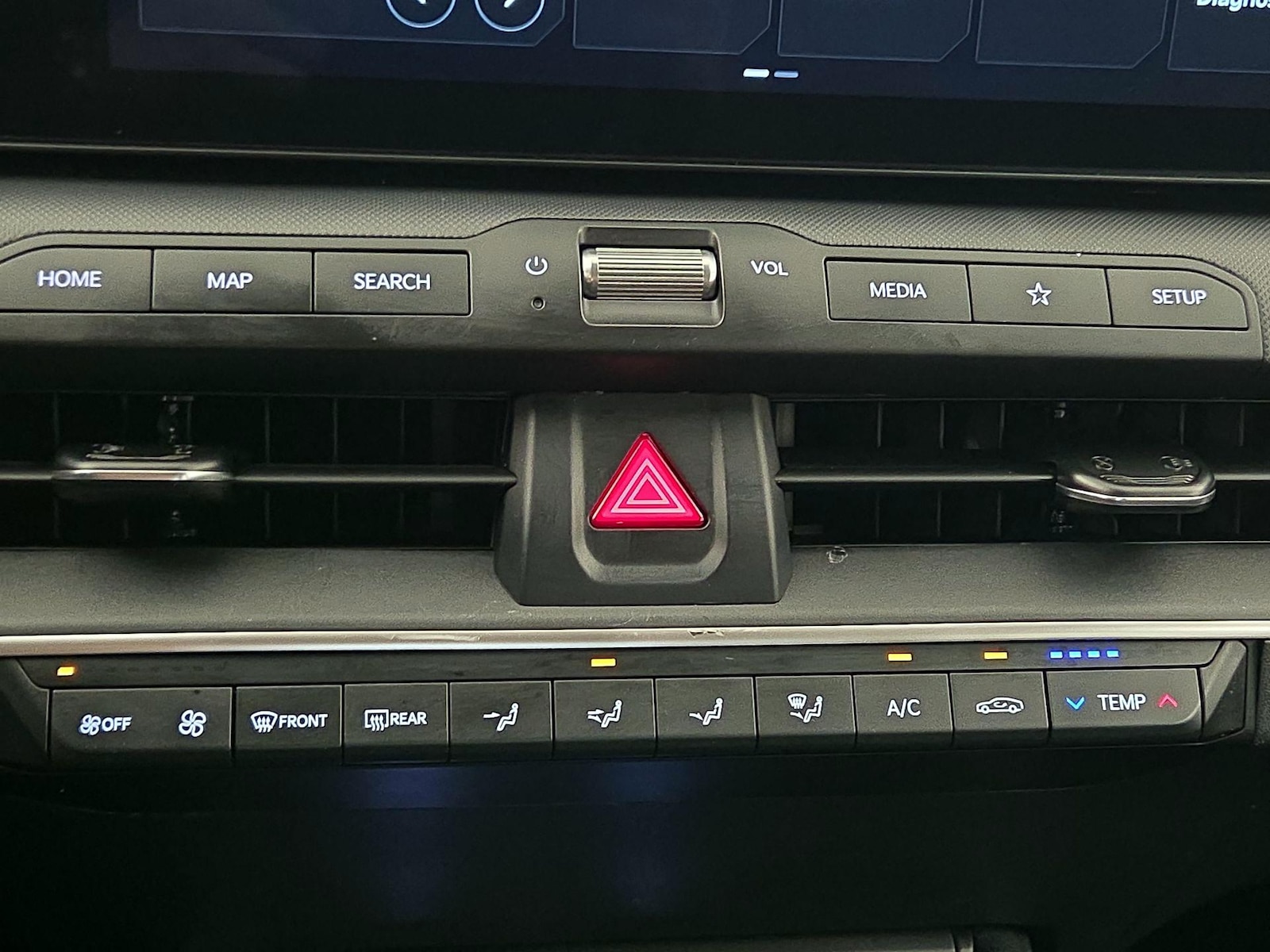 2025 Kia K4 LXS - Photo 17