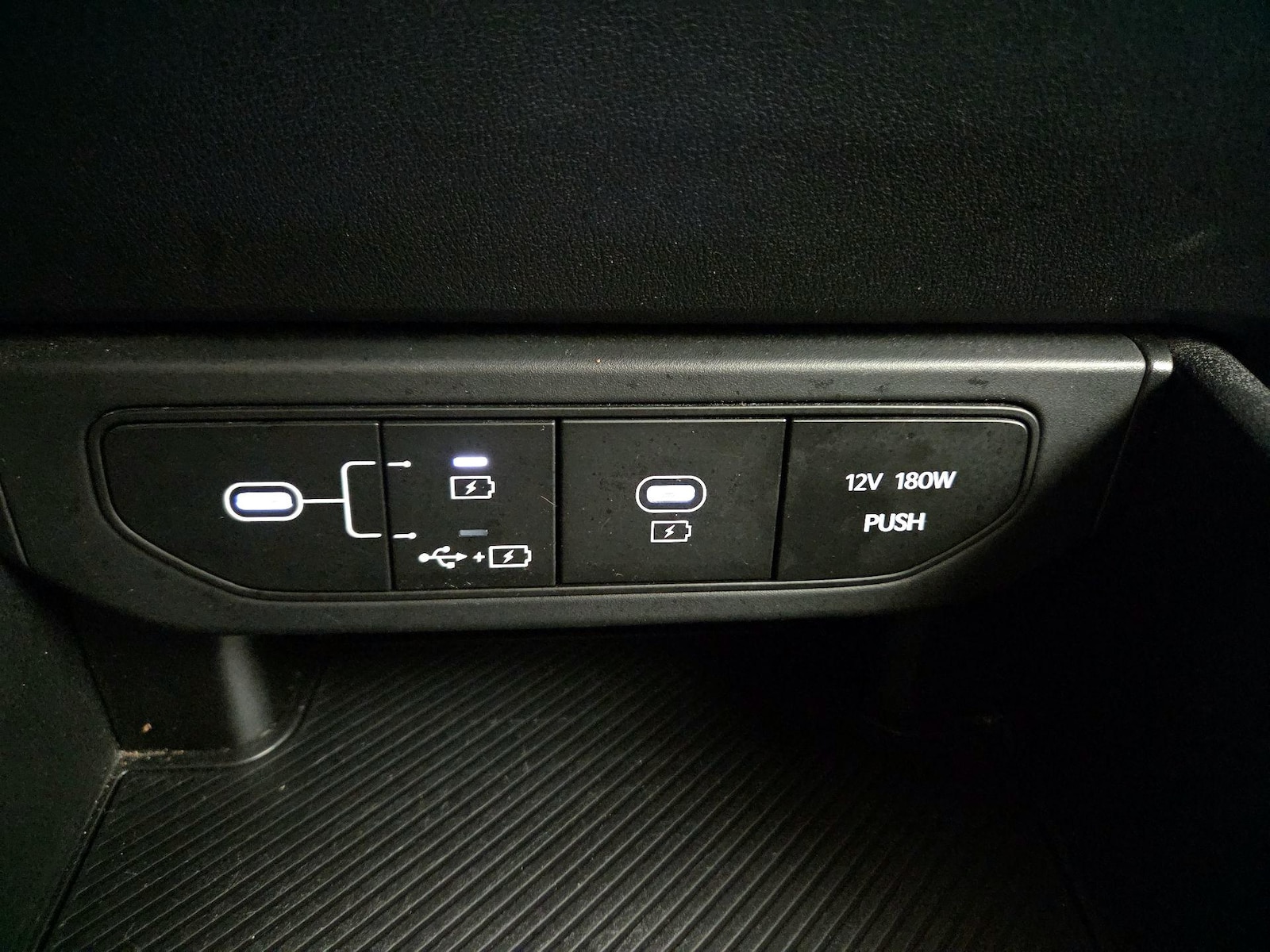 2025 Kia K4 LXS - Photo 19