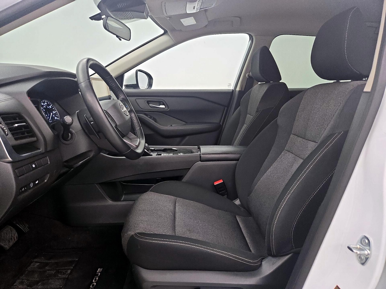 2025 Nissan Rogue SV - Photo 12