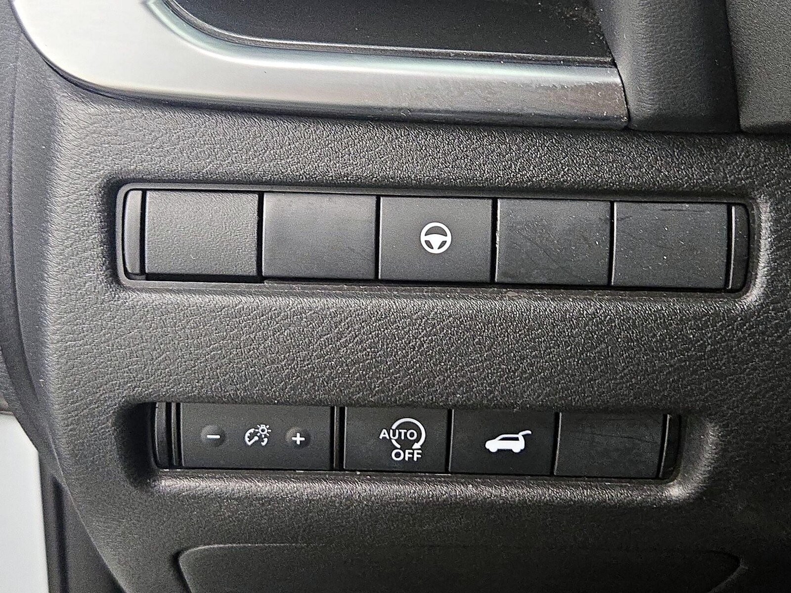 2025 Nissan Rogue SV - Photo 14