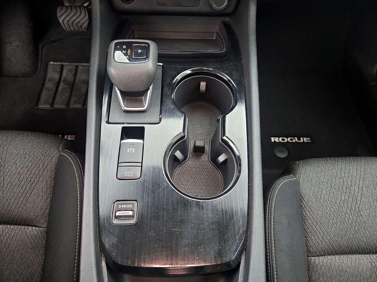 2025 Nissan Rogue SV - Photo 18