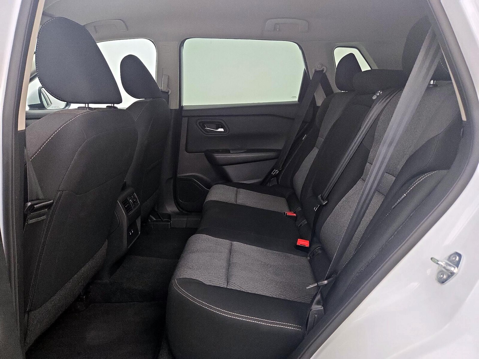 2025 Nissan Rogue SV - Photo 20