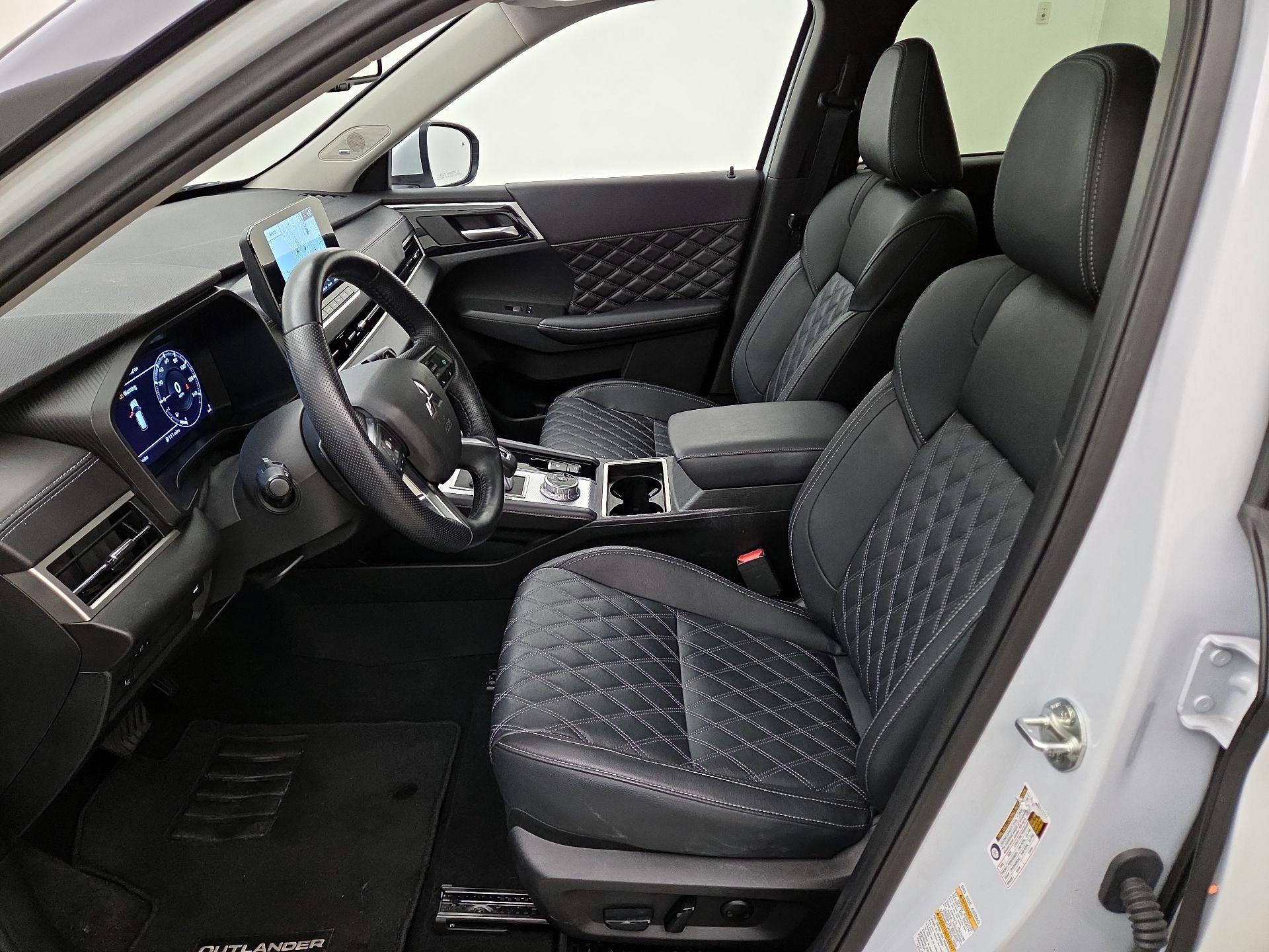 Thumbnail: 2024 Mitsubishi Outlander - 11